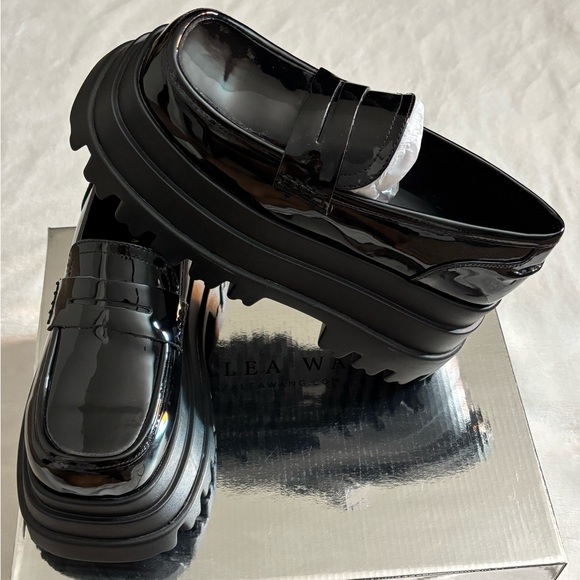 ALEO-BLACK PLATFORM LOAFER
BRAND NEW!! - Picture 1 of 3